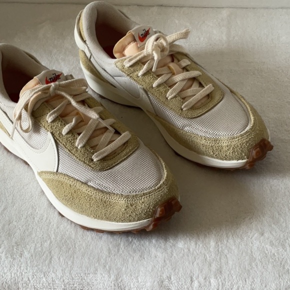 Nike Cream and Tan waffle Sneakers - Picture 1 of 10